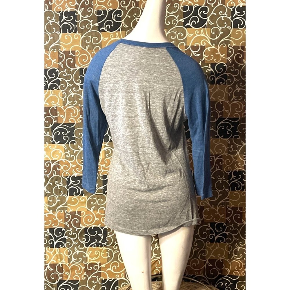 2011 Chicago Cubs 3/4 Sleeve Gray and Blue T-shirt Graphic Print Genuine Merch - Picture 3 of 8